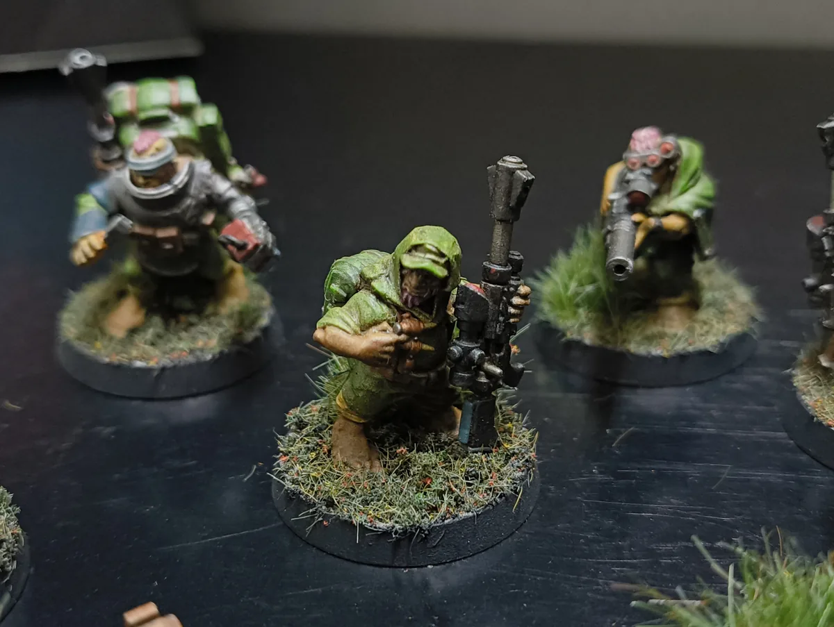 Francotirador de Kill Team con capucha